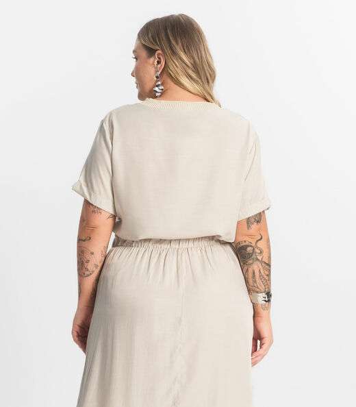 Blusa Acetinada Plus Size Secret Glam Bege
