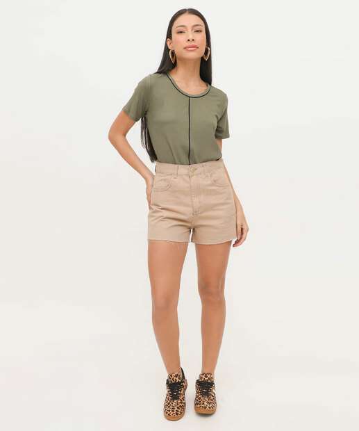 Short Feminino Sarja Bolsos Barra Desfiada 