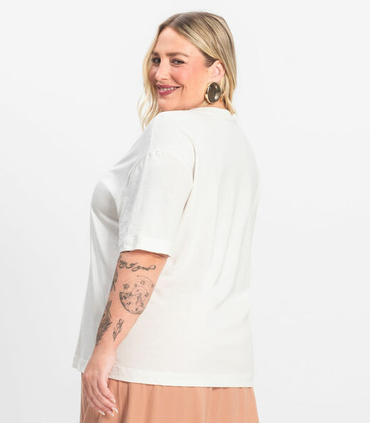 Camiseta Plus Size em Meia Malha Secret Glam Bege