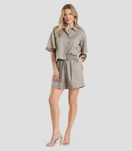 Shorts Feminino em Tecido Plano Dianna Cinza