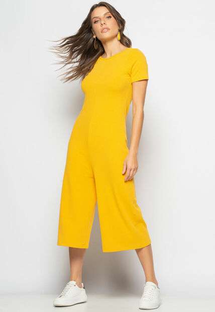 Macacão Pantacourt Manga Curta Costas Em V Canelado Mostarda Salvatore