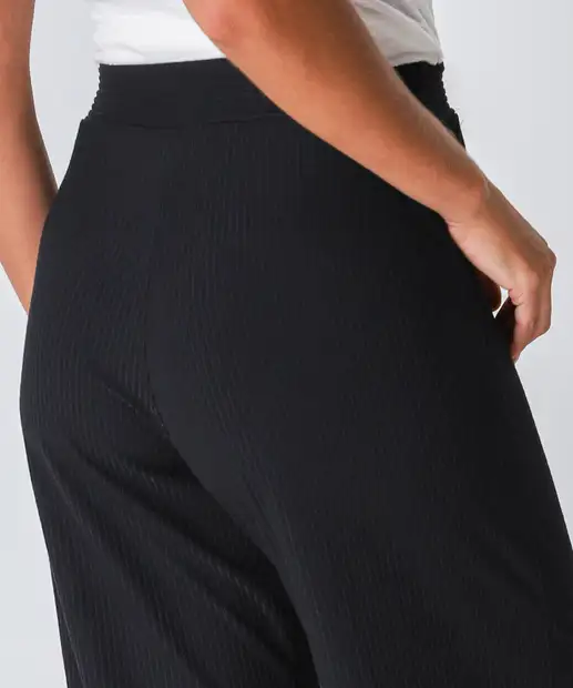 Calça Reta Feminina Canelada Marisa Preto