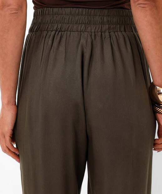 Calça Feminina Clochard Reta Marisa Verde