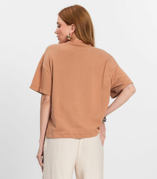 T- Shirt Feminina Gola Alta em Malhão Endless Marrom