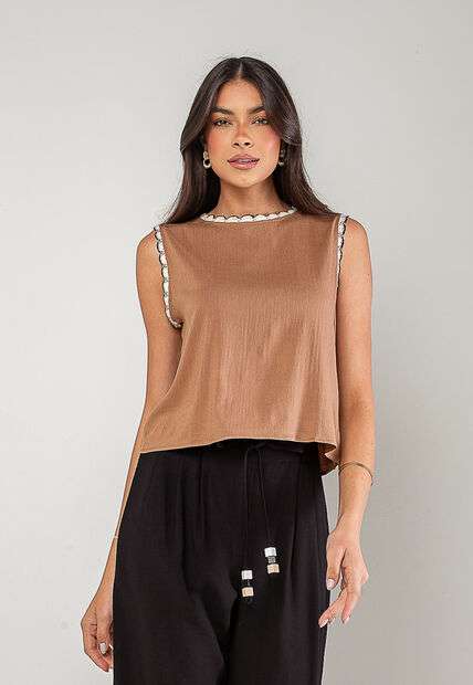 Regata Alfaiataria Com Renda nas Cavas E Gola Marrom Salvatore