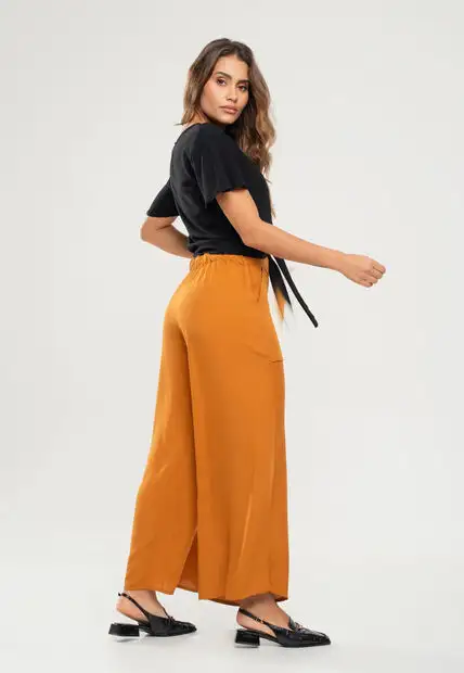 Calça Pantalona Com Bolso Viscolinho Mostarda Salvatore Fashion