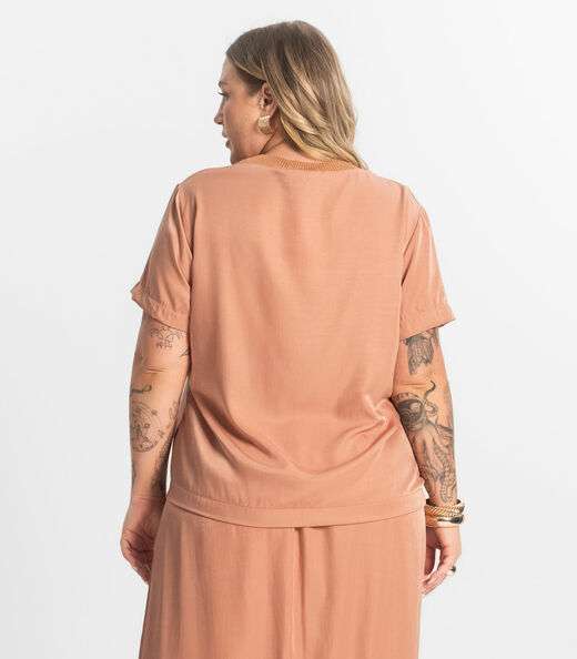 Blusa Acetinada Plus Size Secret Glam Marrom