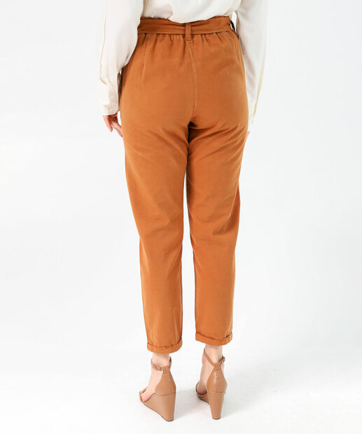 Calça Feminina Clochard Sarja Reta Bolsos Marrom