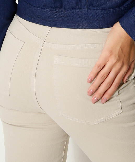 Calça Feminina Reta Sarja Bolsos Marisa