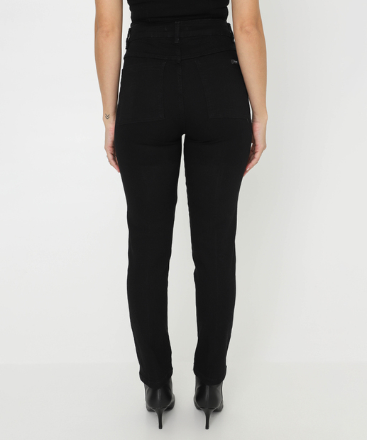 Calça Mom Sarja Bolsos Cintura Alta Biotipo Preto