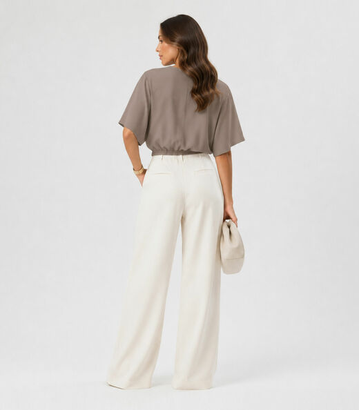 Blusa Feminina Com Decote Em V Infinita Cor Marrom