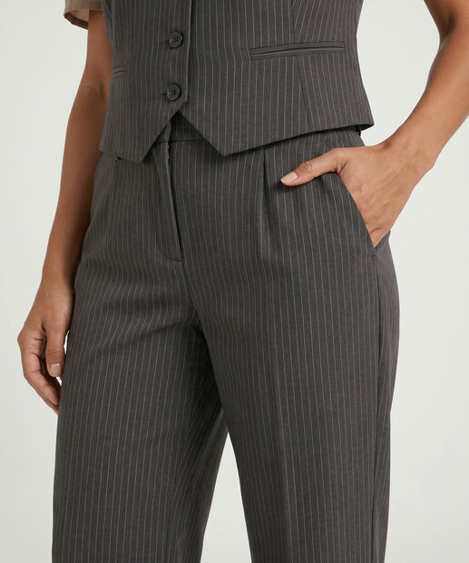 Calça Feminina Reta Alfaiataria Marisa Cinza