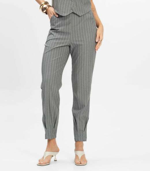 Calça Feminina Em Alfaiataria Risca Giz Toda Nua Cinza