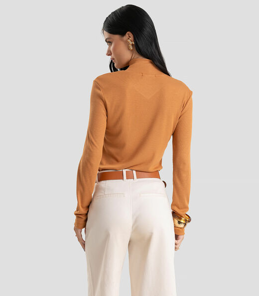 Blusa Feminina Gola Alta Cruzada Canelada Dianna Marrom