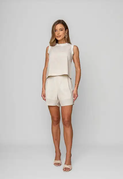 Short Alfaiataria Com Pregas Marfim Salvatore