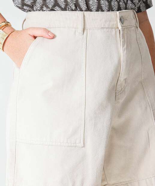 Bermuda Plus Size Feminina Sarja Bolsos Bege
