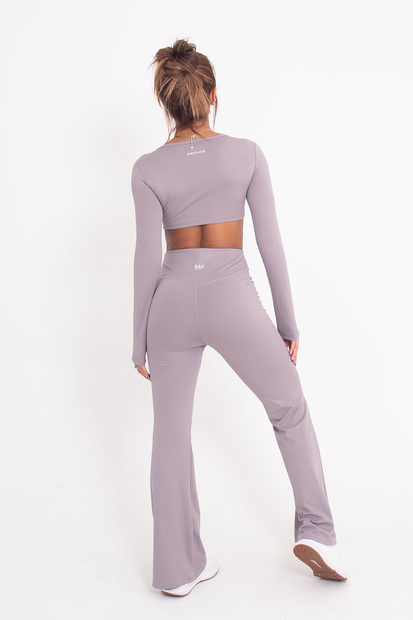 Conjunto Fitness Cropped e Calça Flare em Poliamida Cinza Wemood