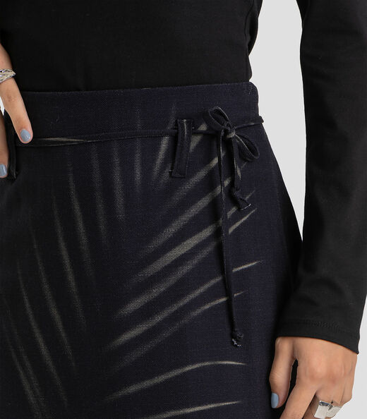Saia Midi Feminino em Tecido Viscose Dianna Preto