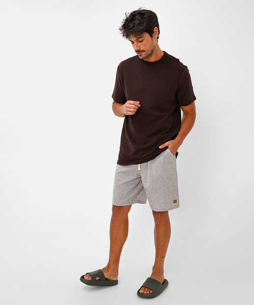 Image_Bermuda Masculina Textura Bolsos Marisa Marrom