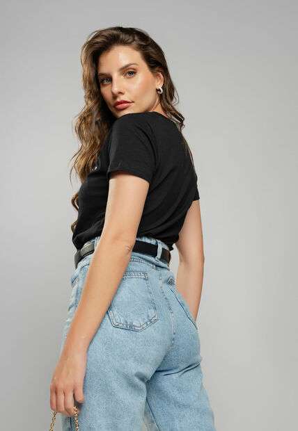 T-Shirt Gola V Eis-me Aqui Preto Salvatore Fashion