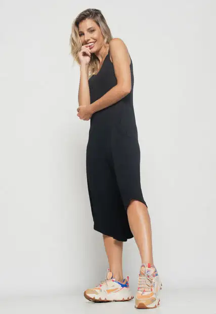 Macacão Alça Fina  Pantacourt Canelado Preto