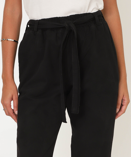 Calça Mom Sarja Clochard Cintura Alta Biotipo Preto