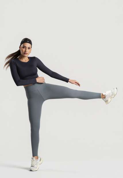 Cropped Básico Manga Longa Decote Redondo Preto Wemood