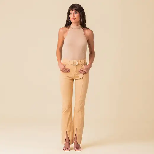 Calça Flare com Cinto Feminina Sarja Disparate